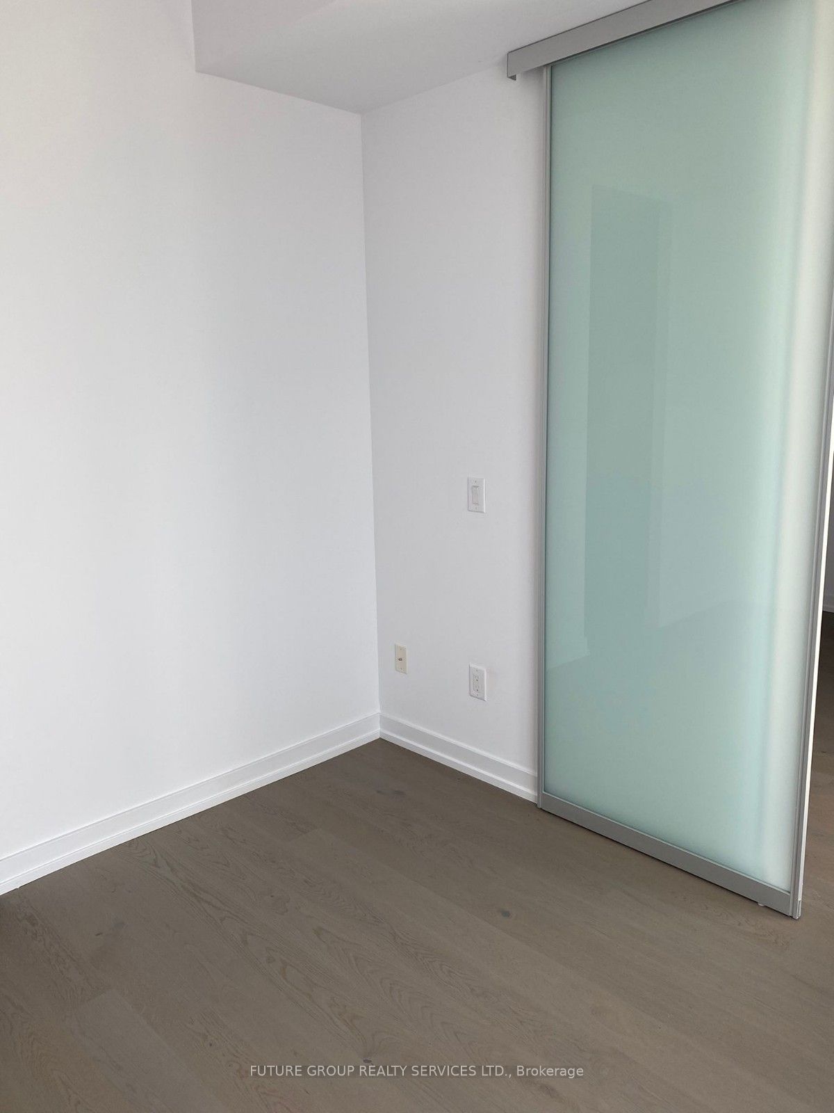 488 University Ave, unit 2406 for rent - image #8