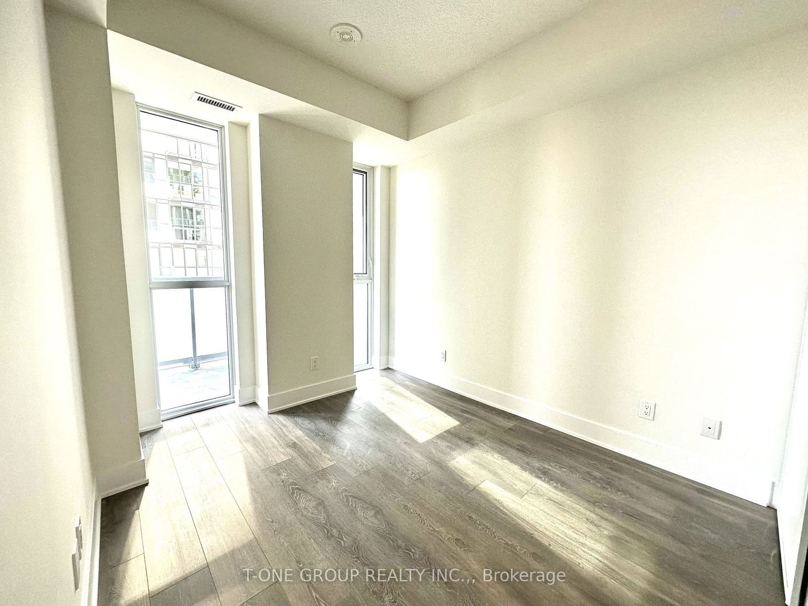 188 Fairview Mall Dr, unit 915 for rent - image #6