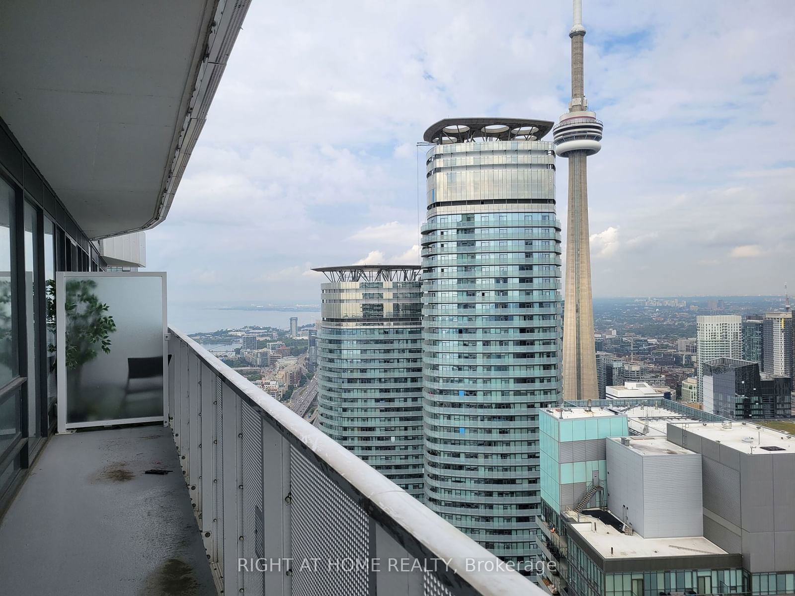 100 Harbour St, unit 6504 for rent