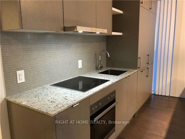 100 Harbour St, unit 6504 for rent