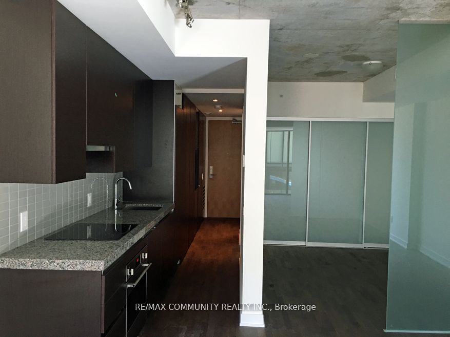 629 King St W, unit 211 for rent - image #5