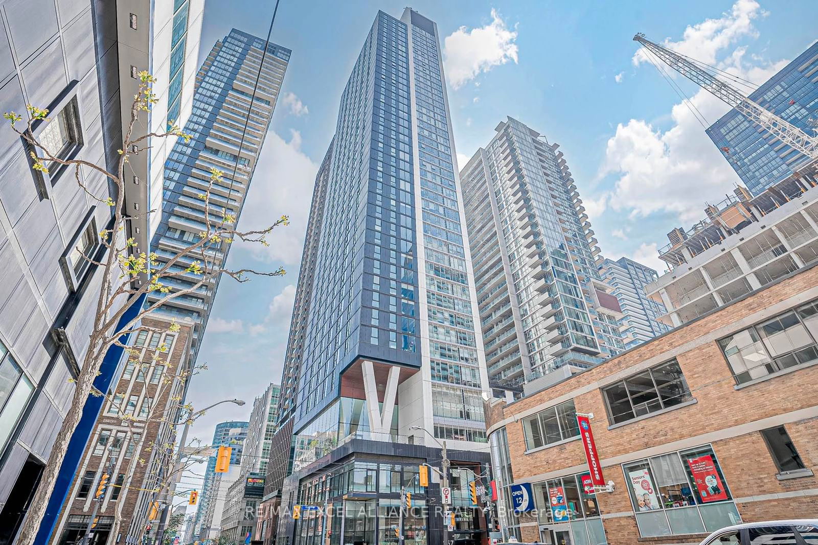 357 King St W, unit 4005 for sale