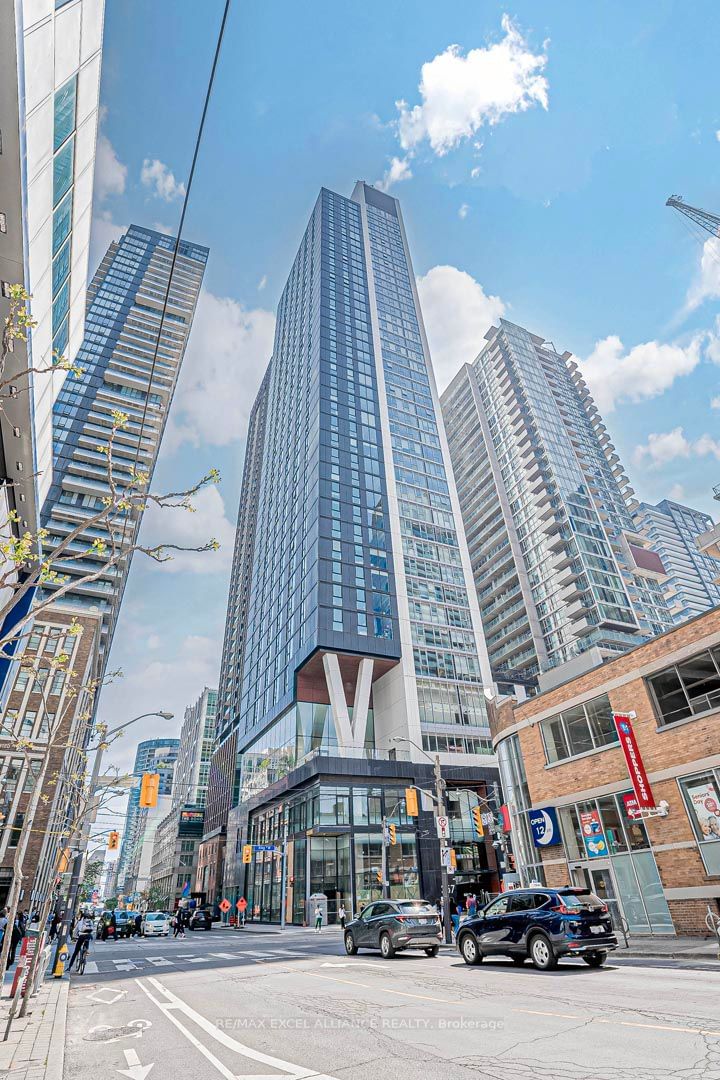 357 King St W, unit 4005 for sale