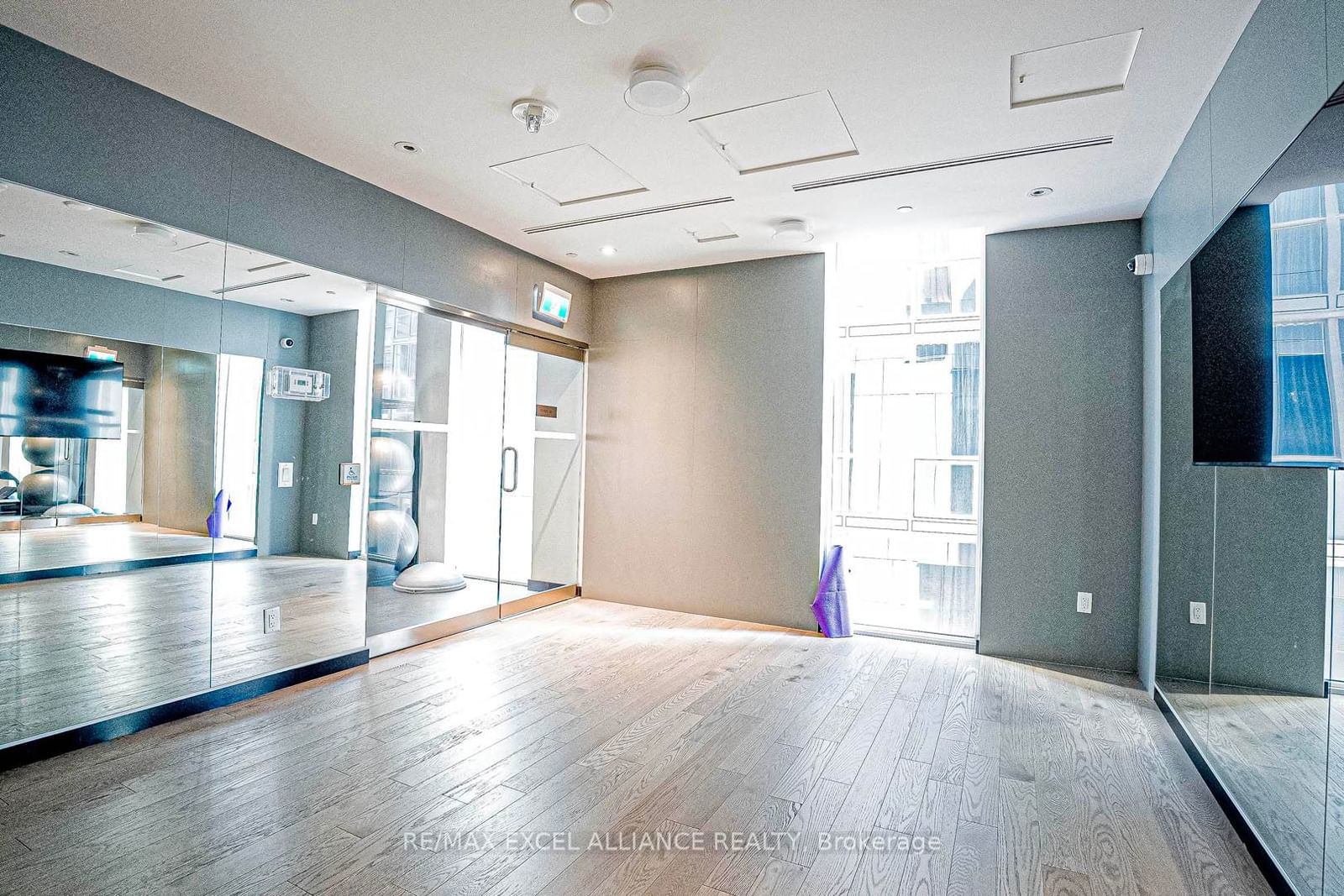 357 King St W, unit 4005 for sale