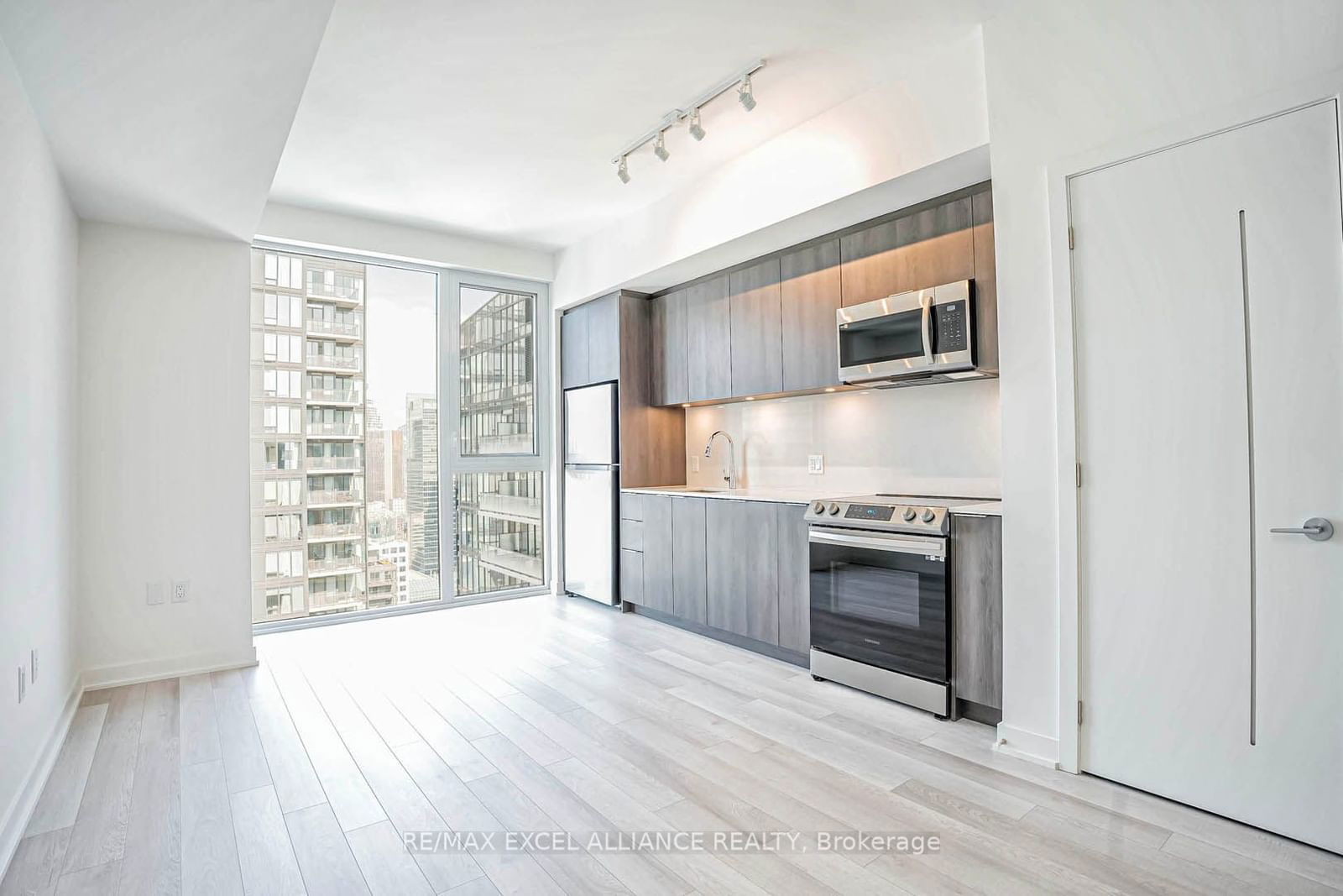 357 King St W, unit 4105 for sale