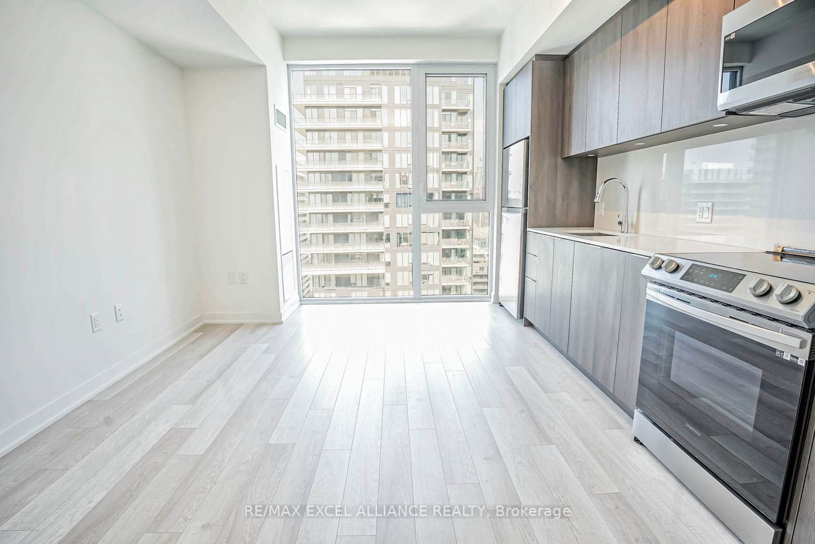 357 King St W, unit 4105 for sale