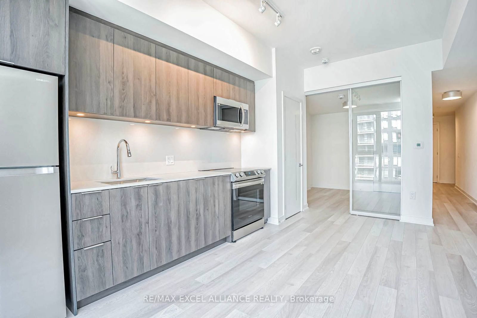 357 King St W, unit 4105 for sale