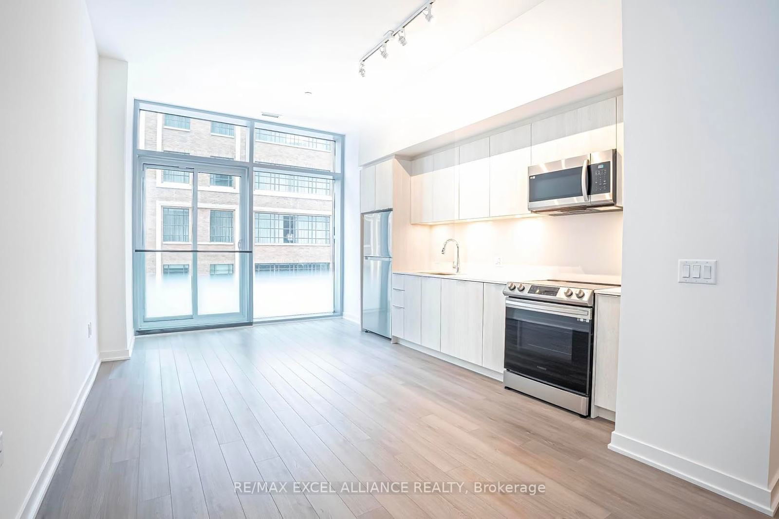 357 King St W, unit 204 for sale