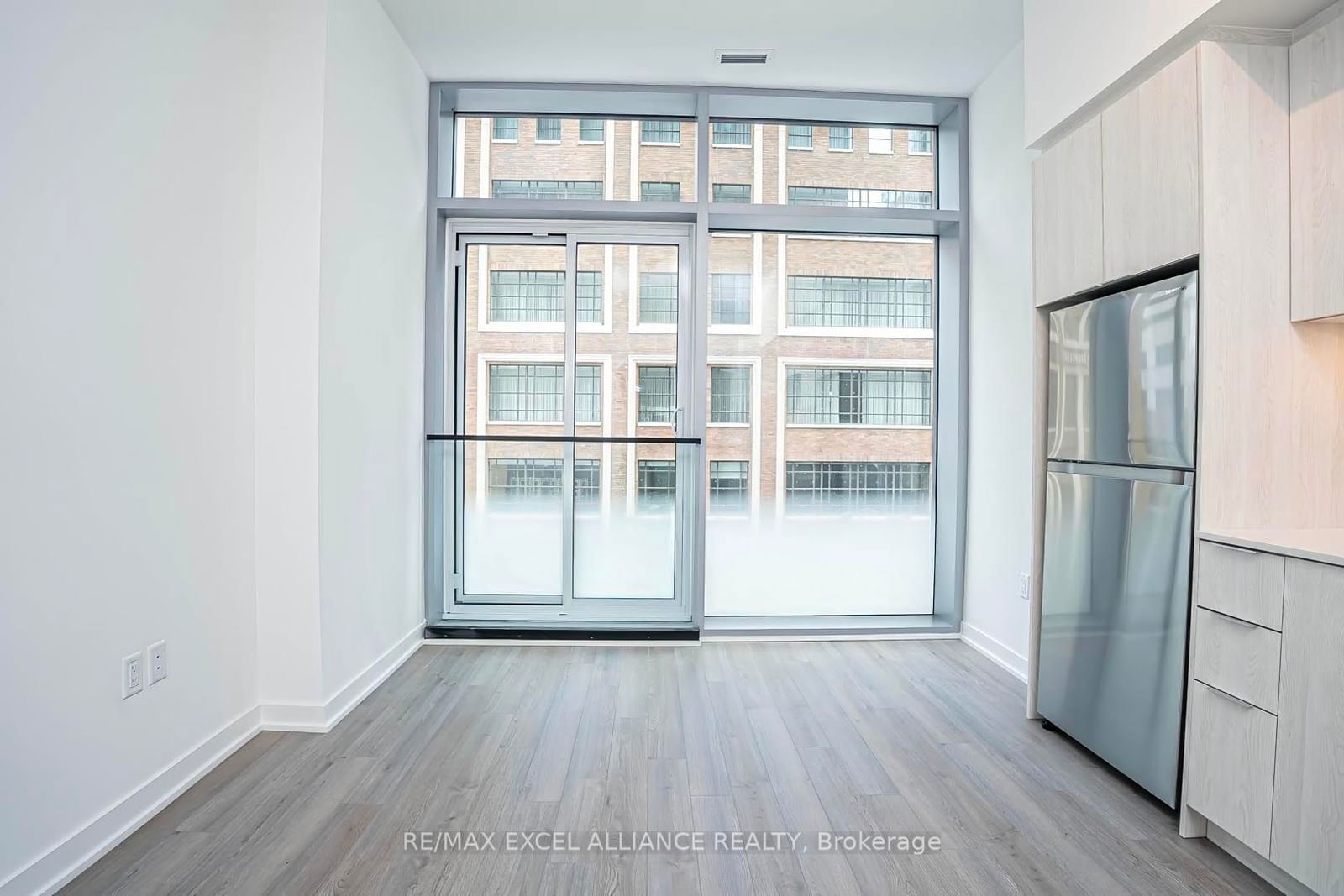 357 King St W, unit 204 for sale