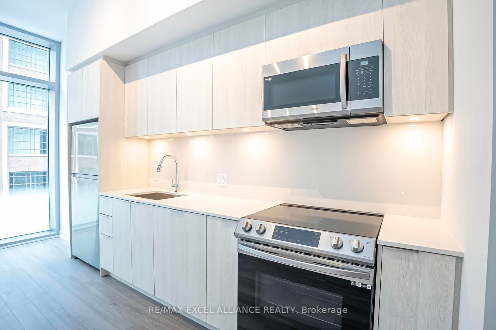 357 King St W, unit 204 for sale