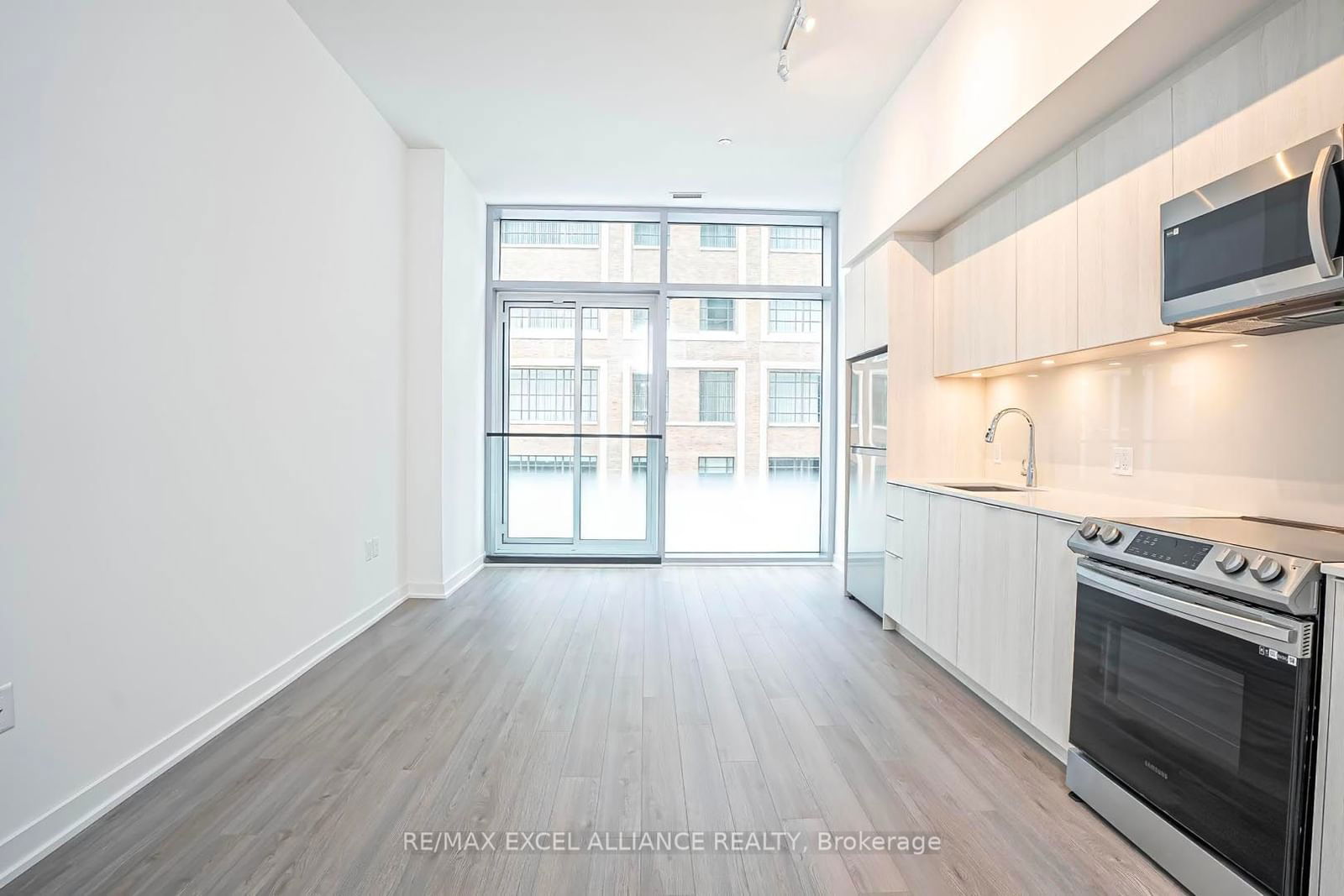 357 King St W, unit 204 for sale