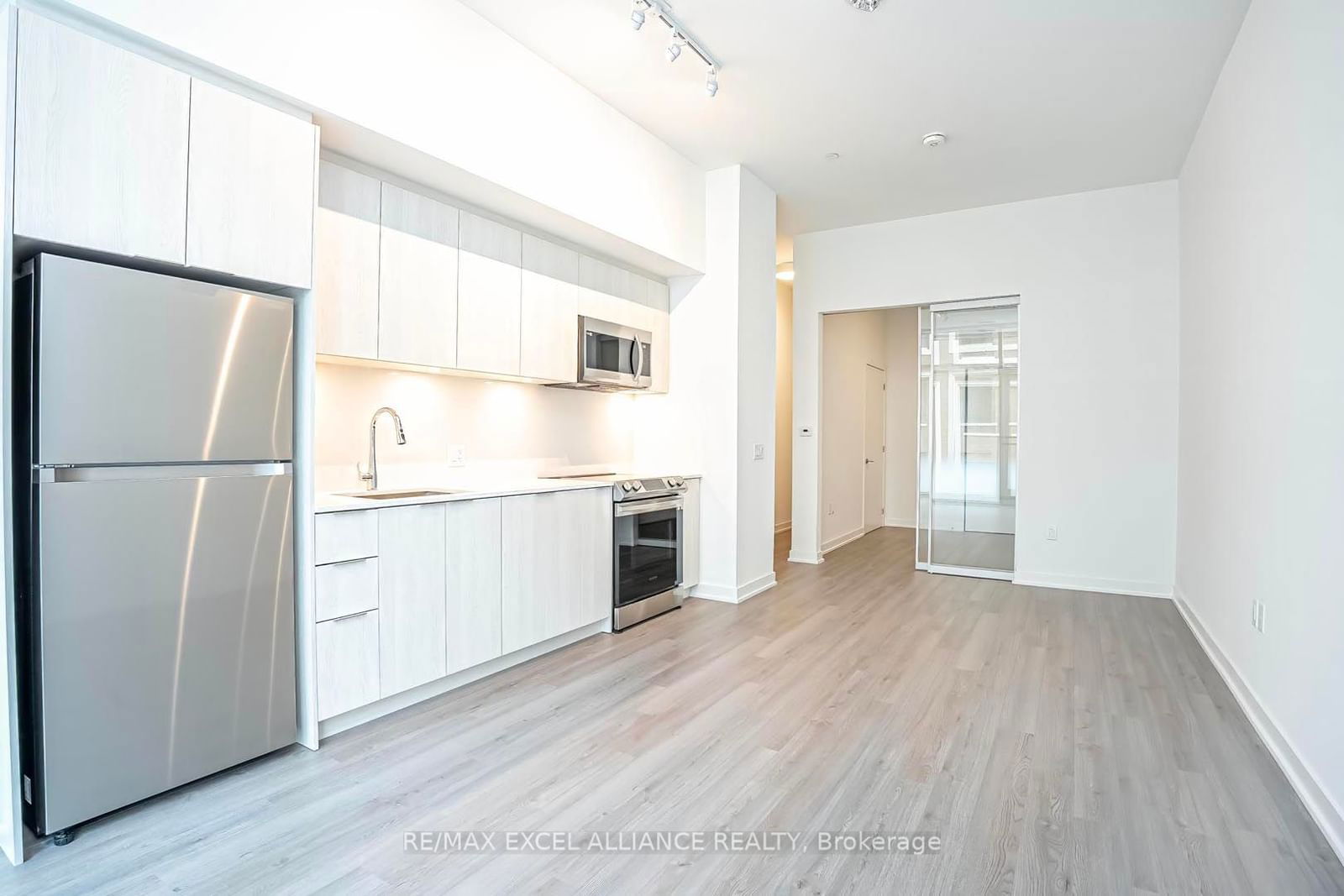 357 King St W, unit 204 for sale