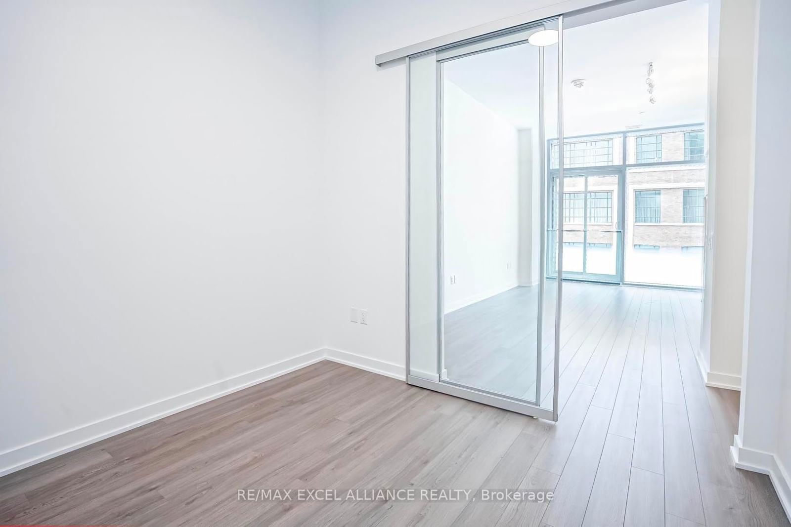 357 King St W, unit 204 for sale