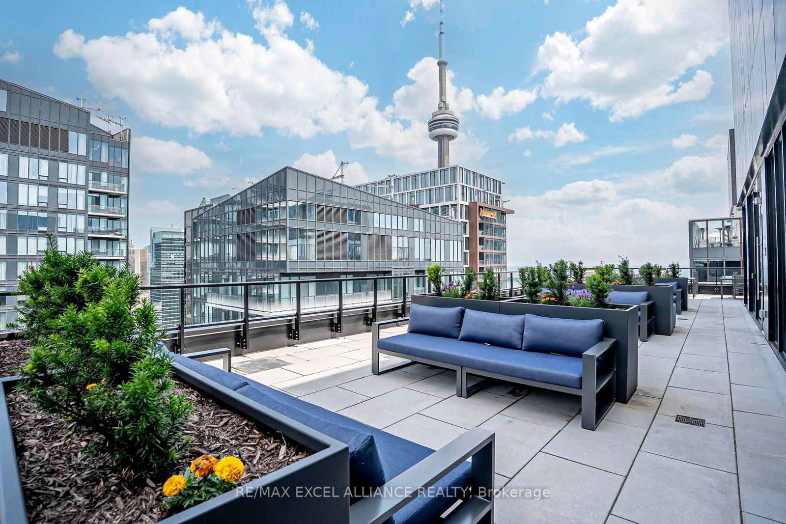 357 King St W, unit 204 for sale