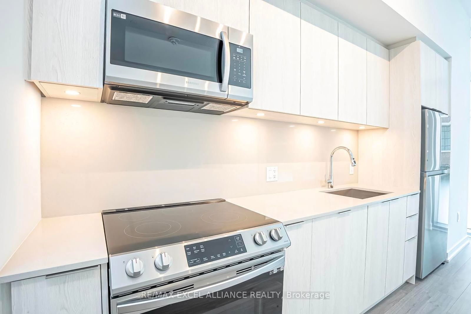 357 King St W, unit 203 for sale