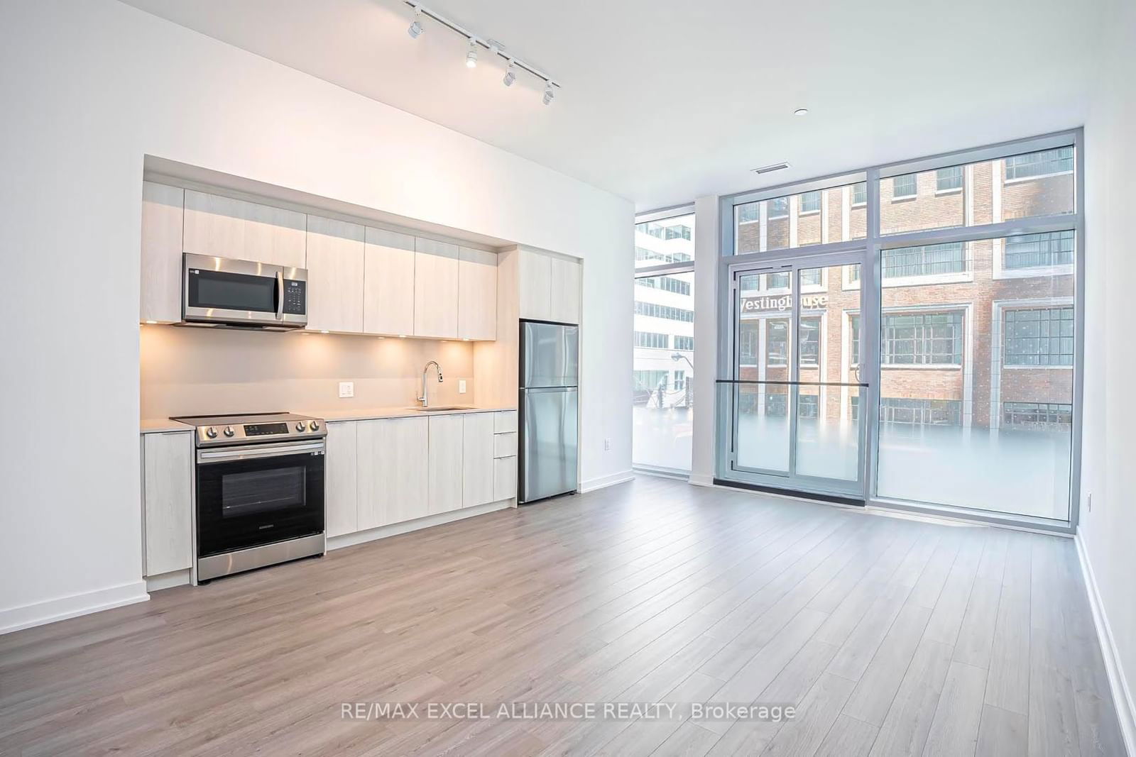 357 King St W, unit 203 for sale