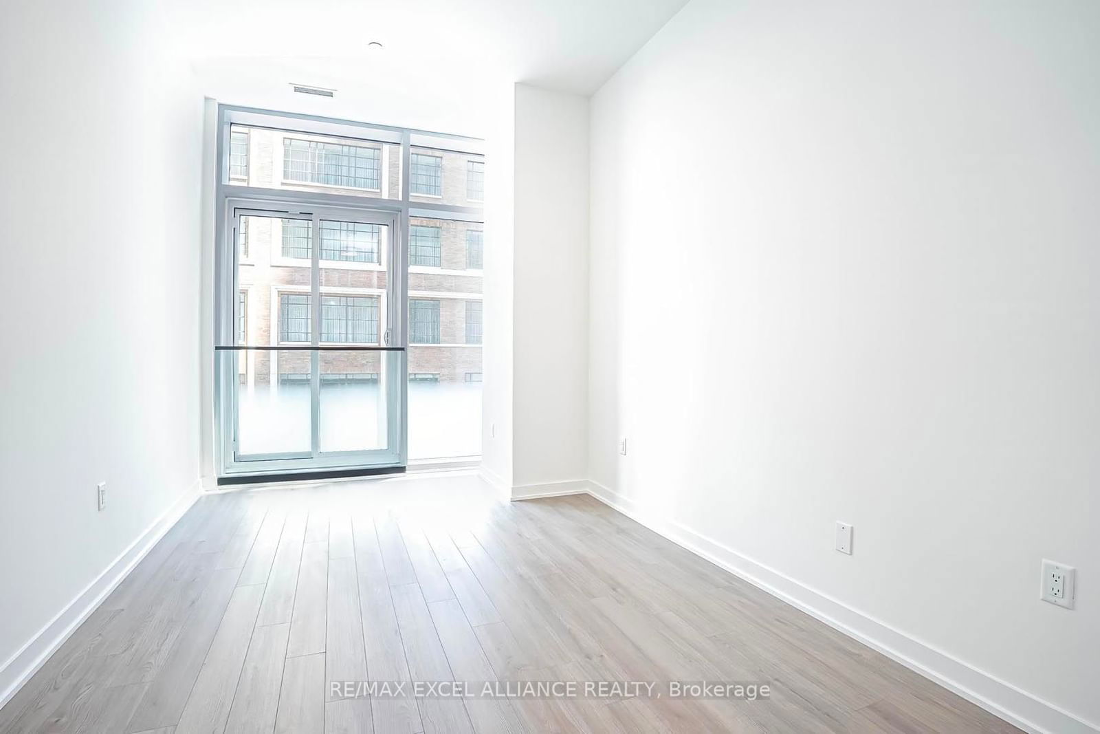 357 King St W, unit 203 for sale