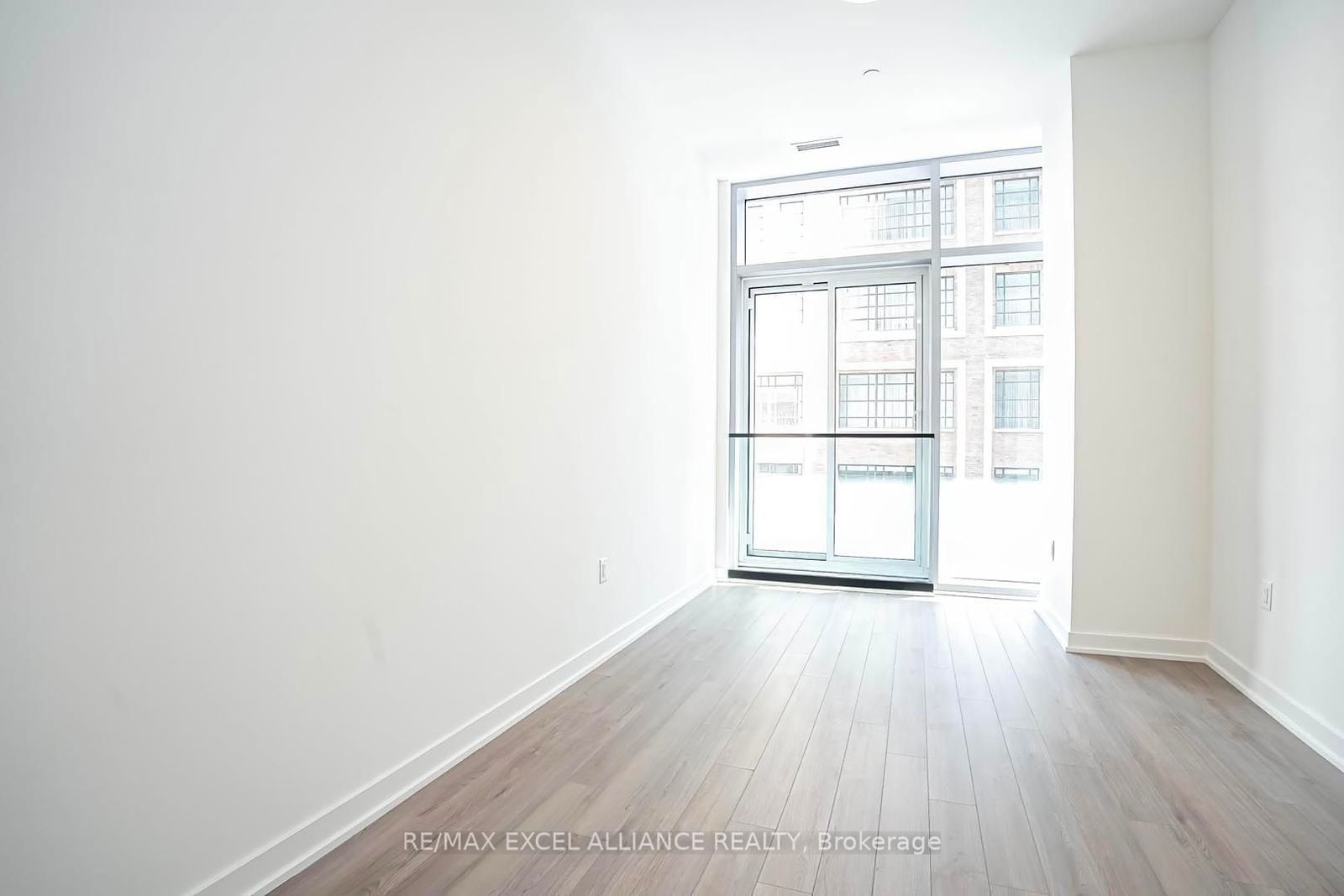 357 King St W, unit 203 for sale