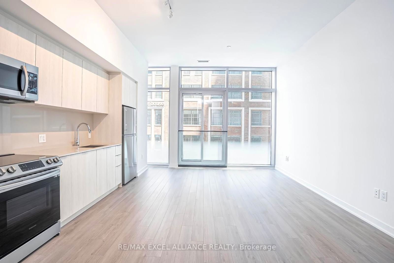 357 King St W, unit 203 for sale