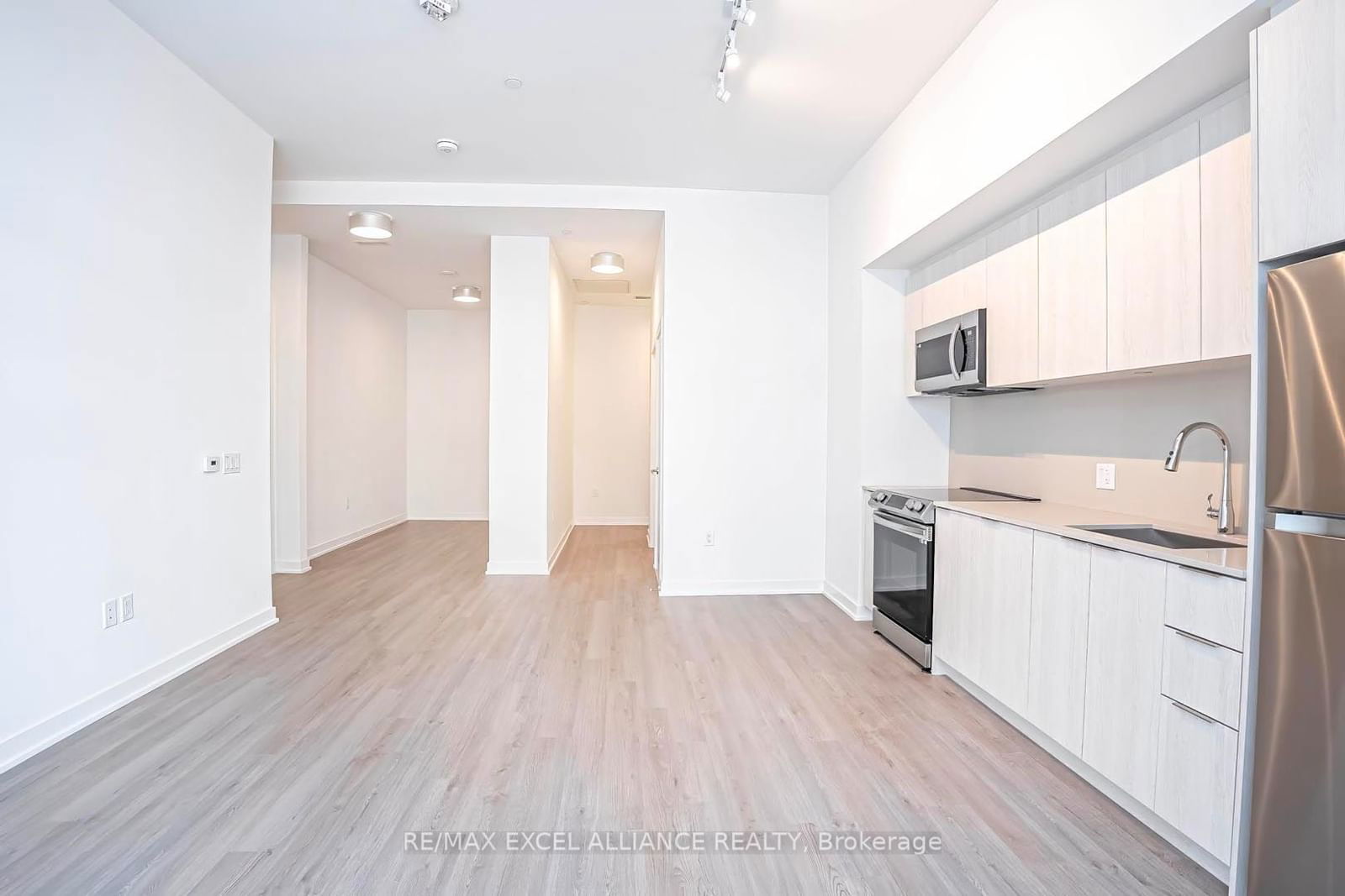 357 King St W, unit 203 for sale