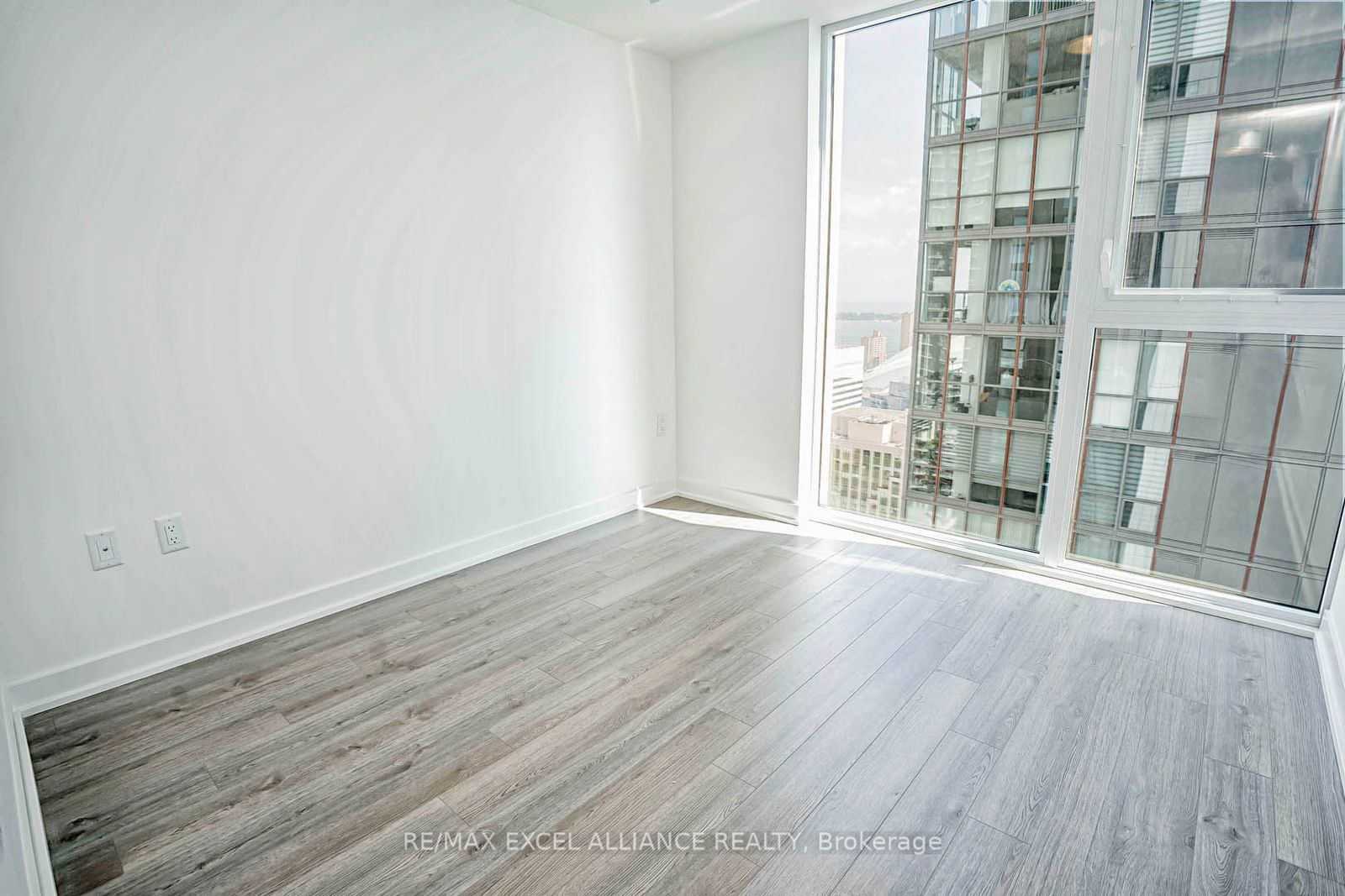 357 King St W, unit 3009 for sale