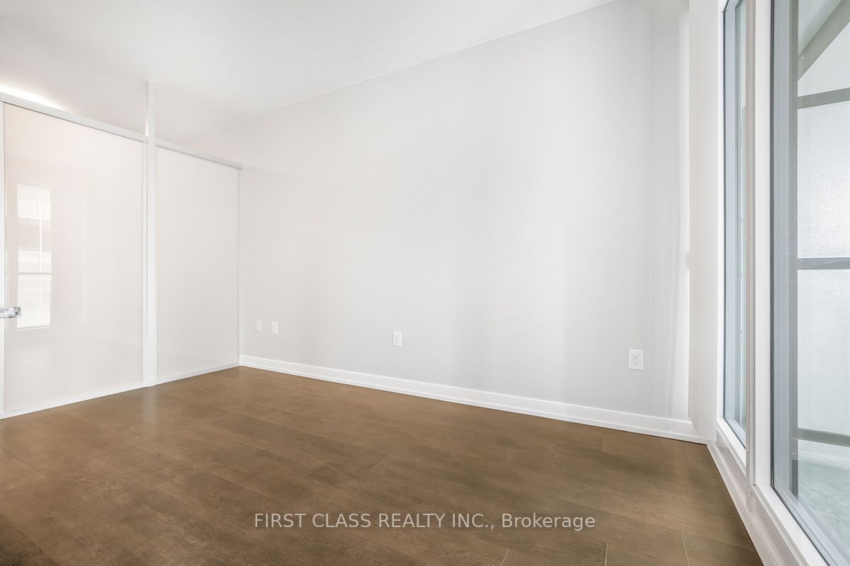 426 University Ave, unit 1705 for sale