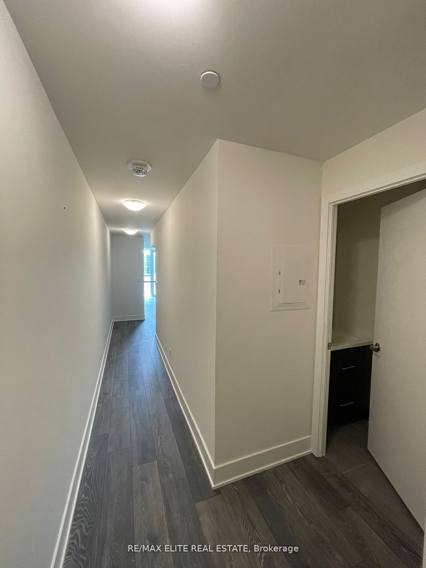 188 Fairview Mall Dr, unit 805 for rent