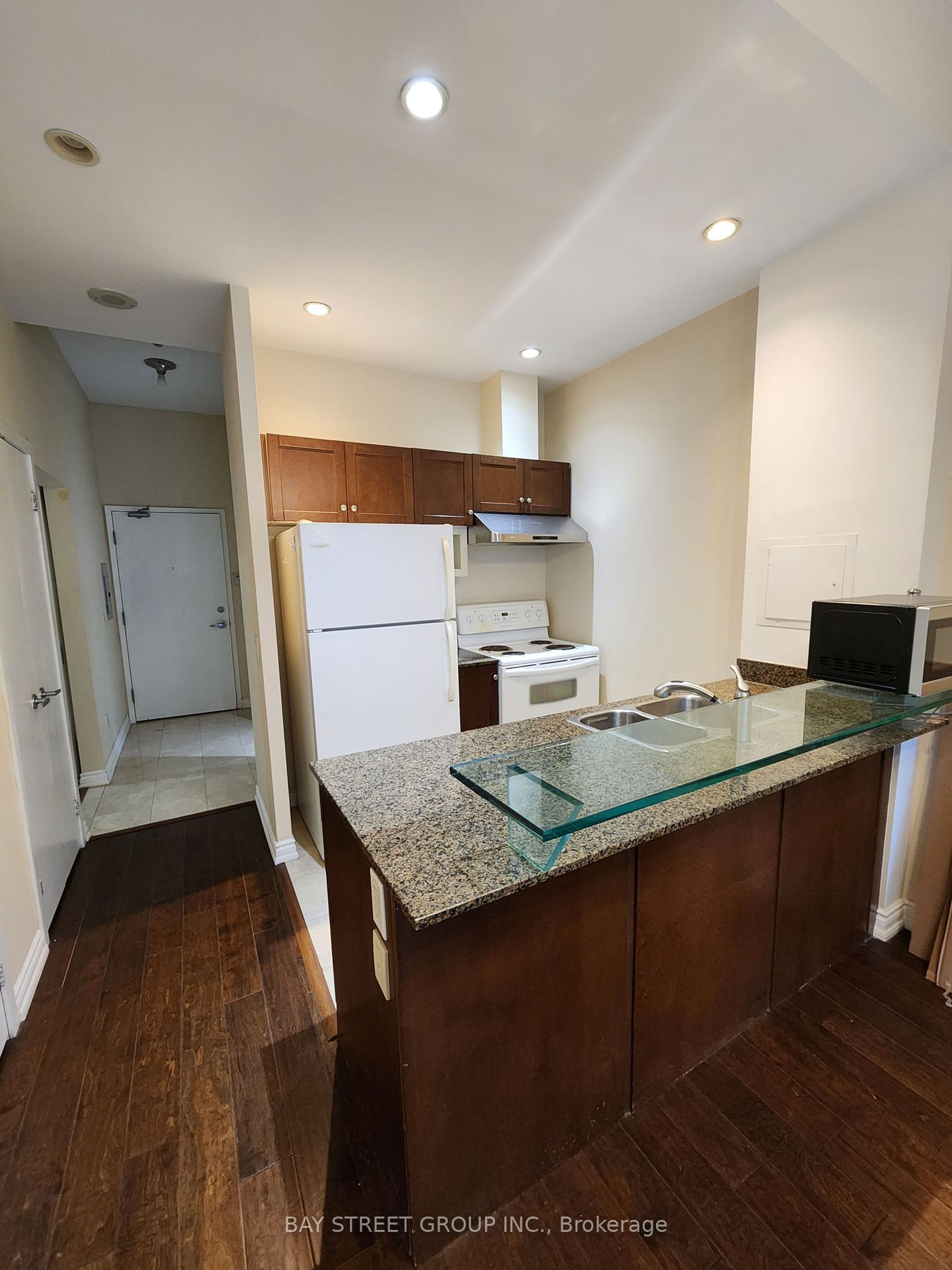 208 Queens Quay W, unit 204 for rent - image #4