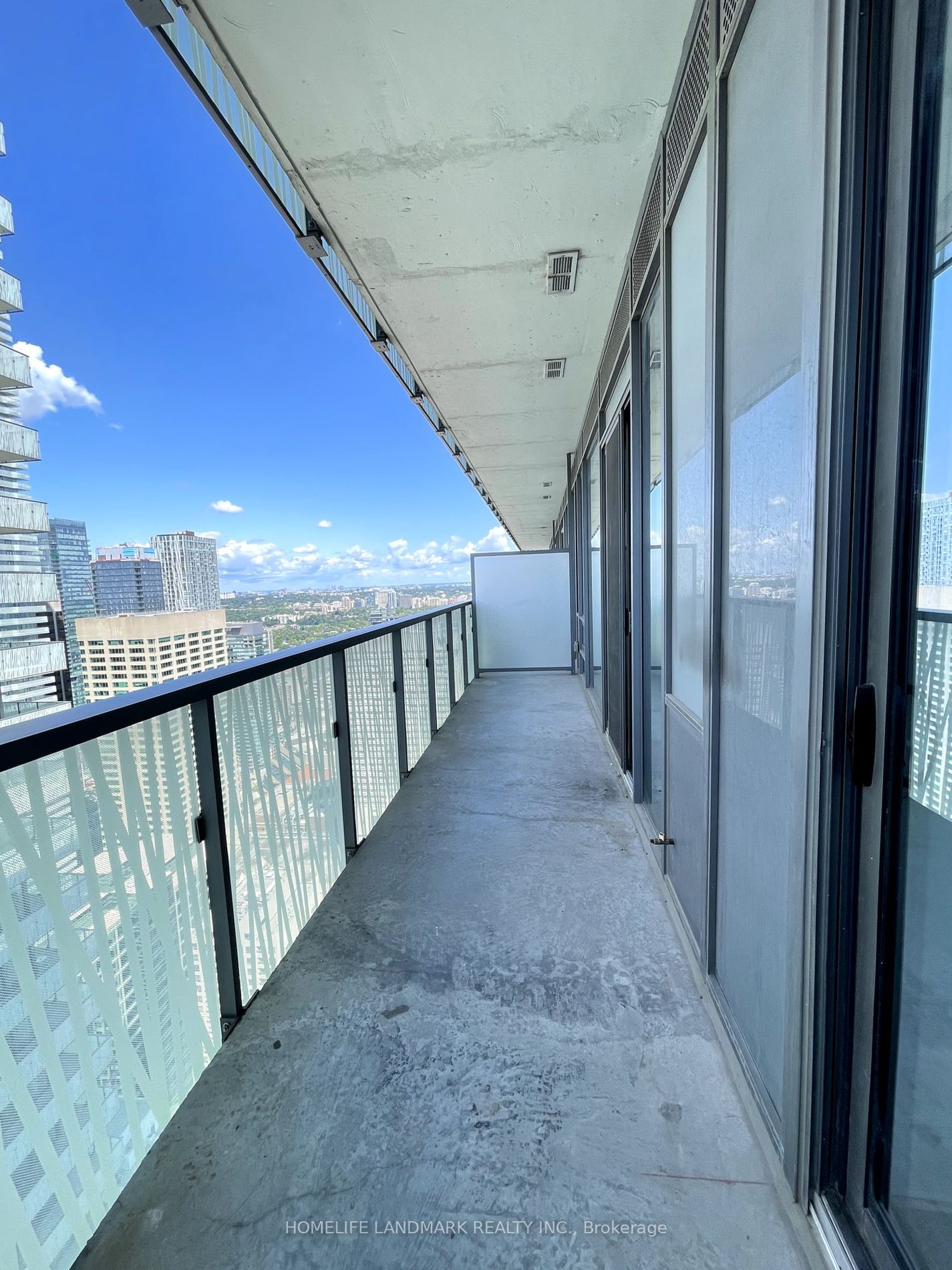 50 Charles St E, unit Lph4704 for rent