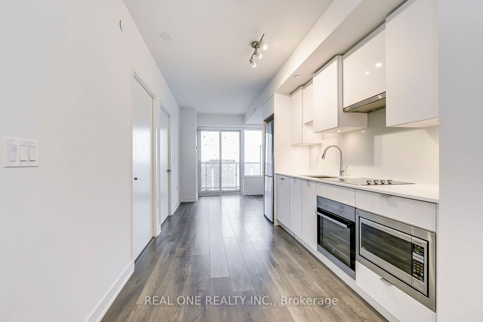 99 Broadway Ave, unit 3001 for rent - image #8