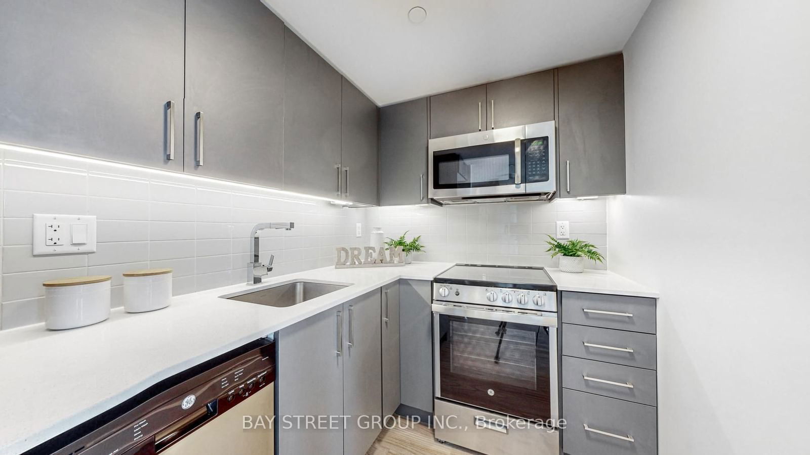 38 Monte Kwinter Crt, unit 1317 for sale - image #5