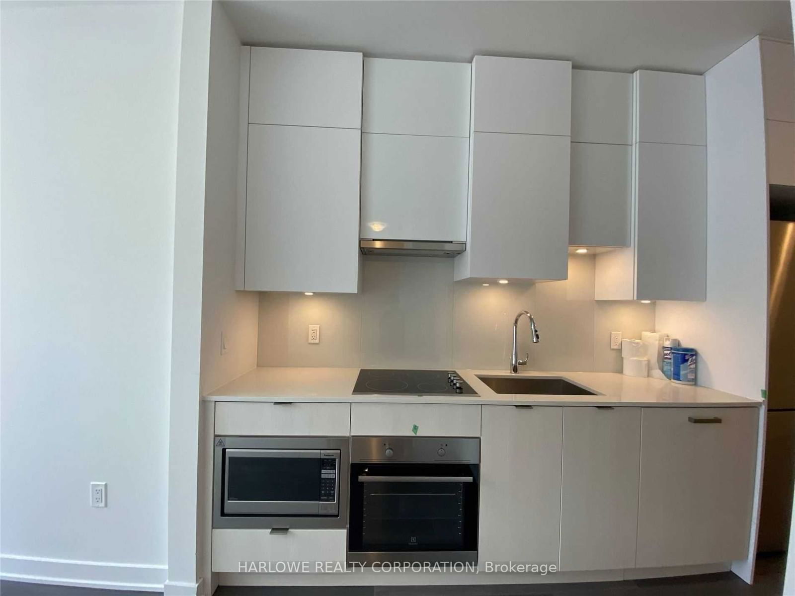 99 Broadway Ave, unit Ph07 Nt for rent - image #3