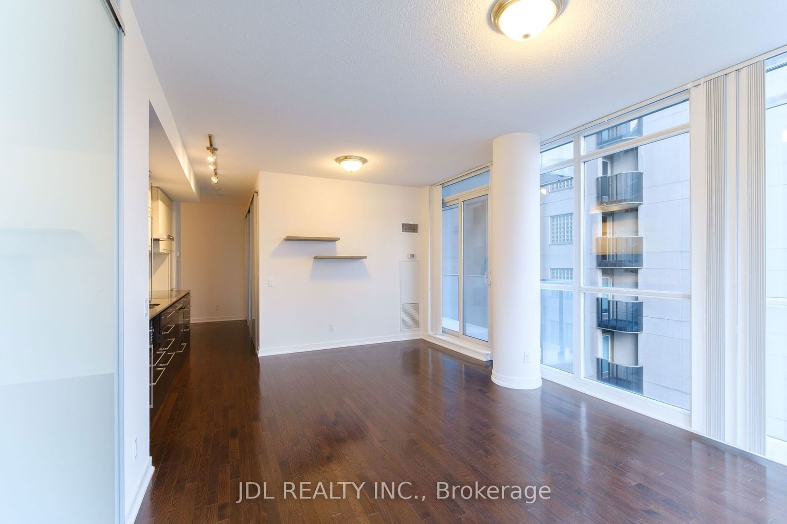 770 Bay St, unit 1410 for sale