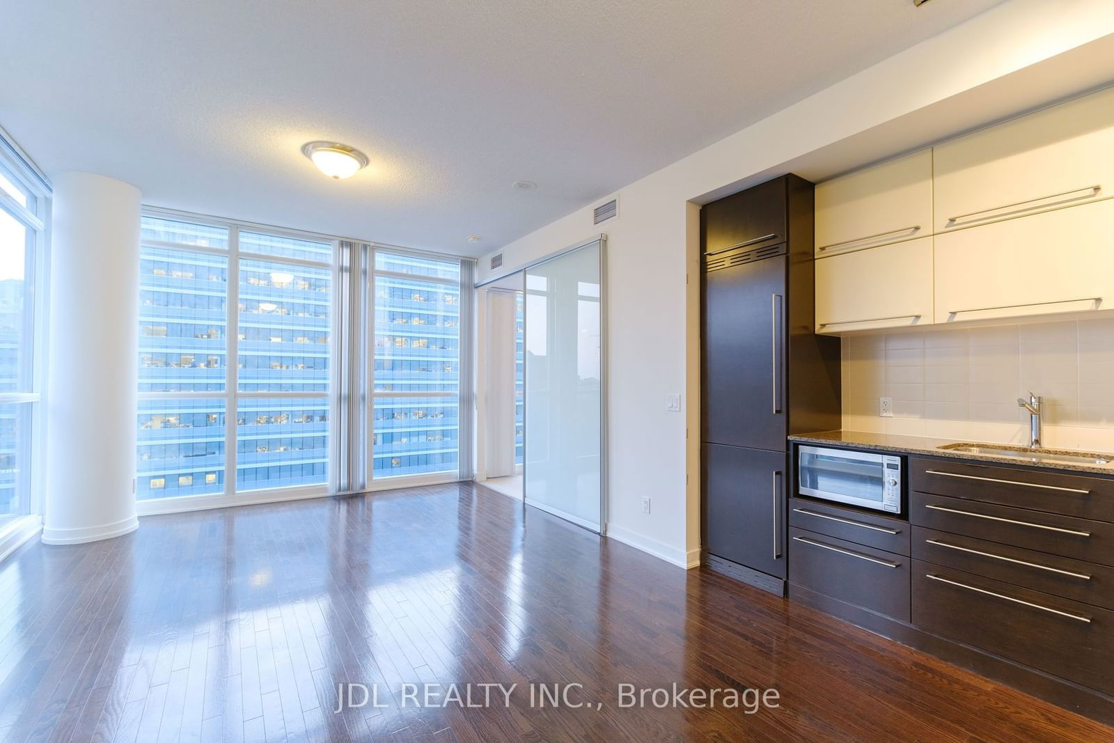 770 Bay St, unit 1410 for sale