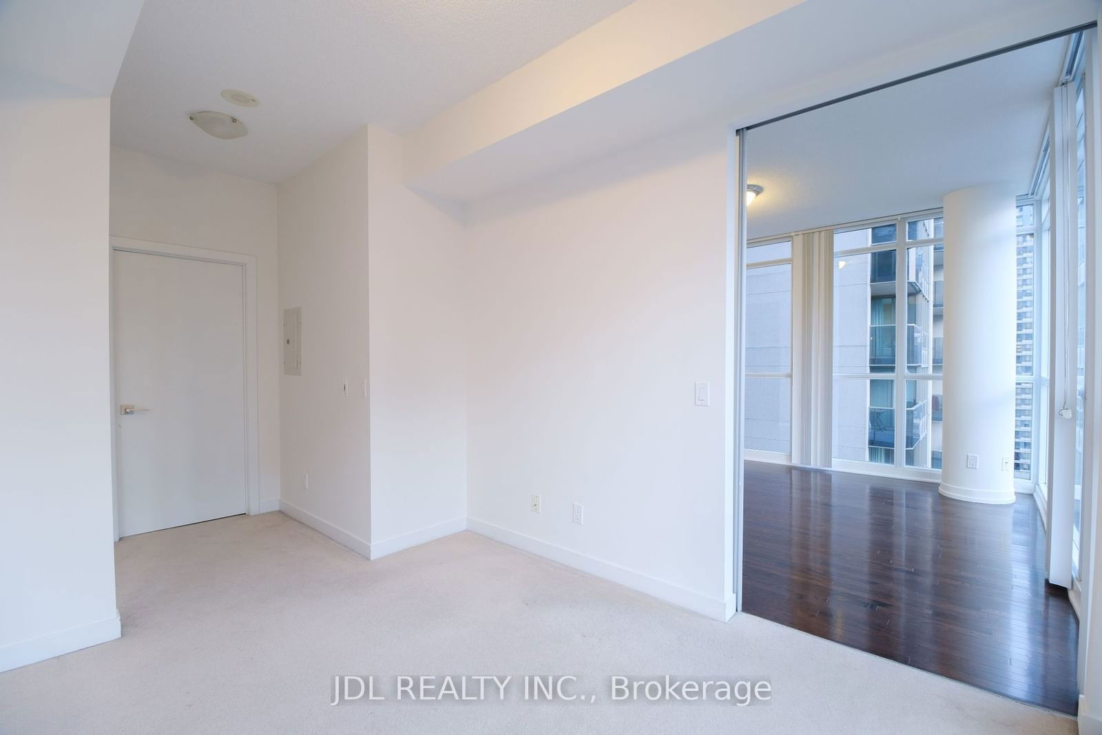 770 Bay St, unit 1410 for sale