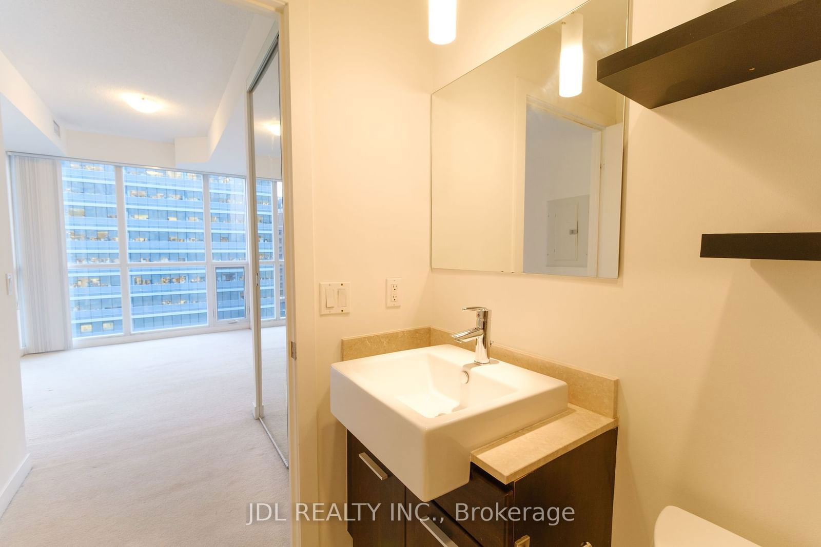 770 Bay St, unit 1410 for sale