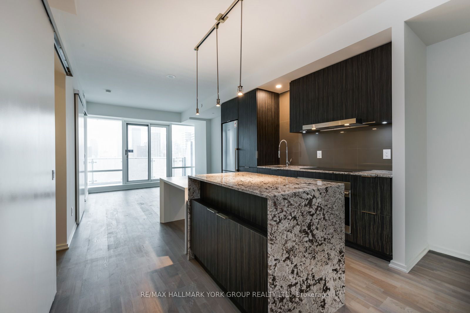 1 Bloor St E, unit 905 for sale - image #3