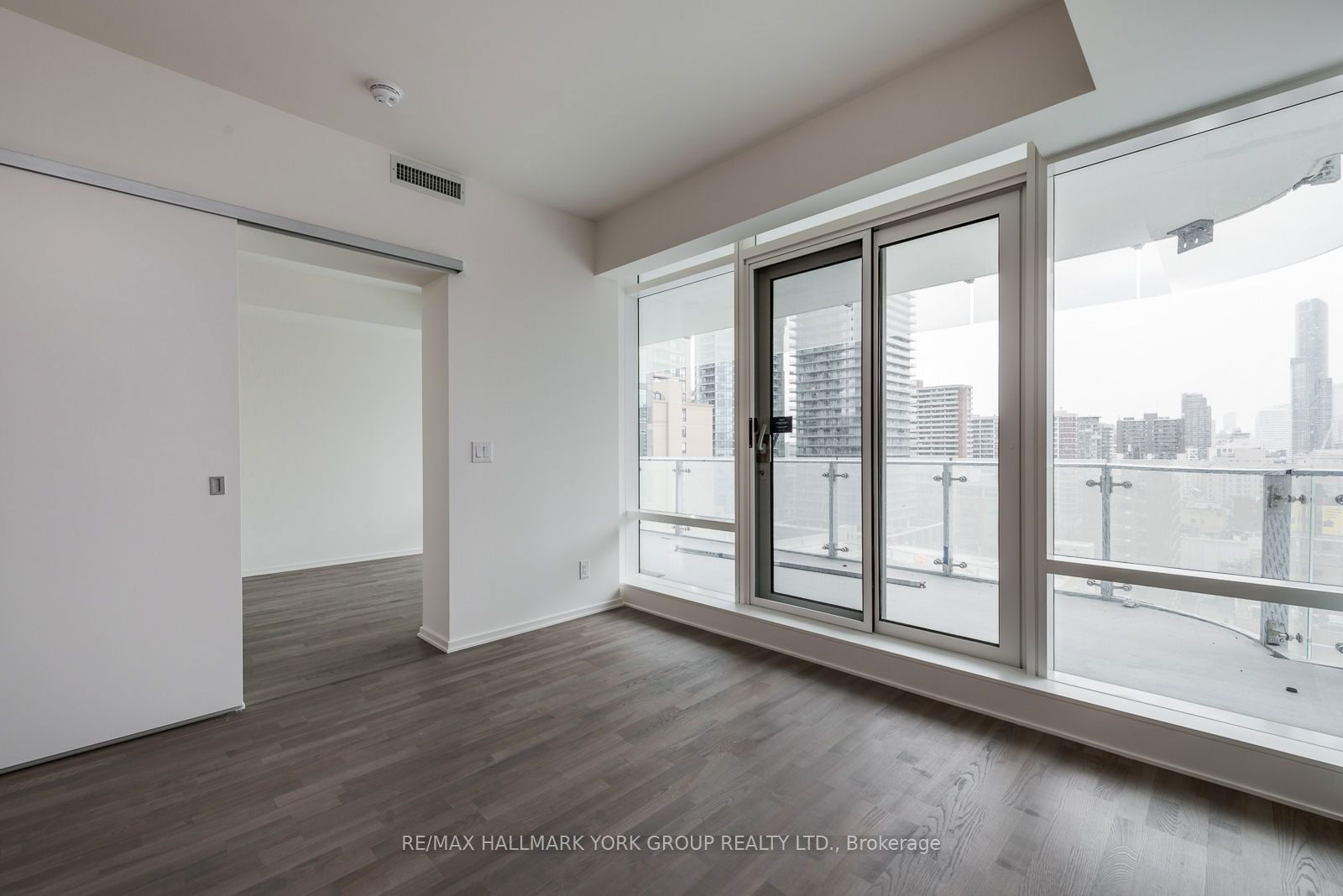 1 Bloor St E, unit 905 for sale - image #9