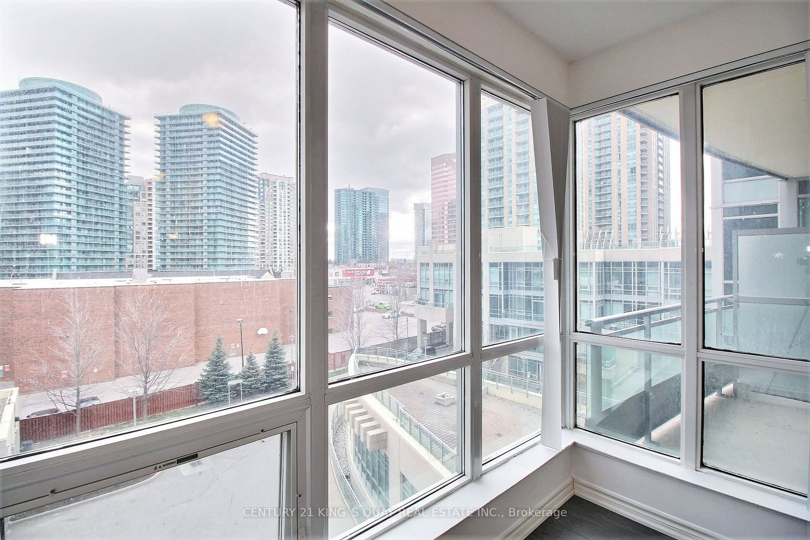 18 Holmes Ave, unit 408 for rent - image #3