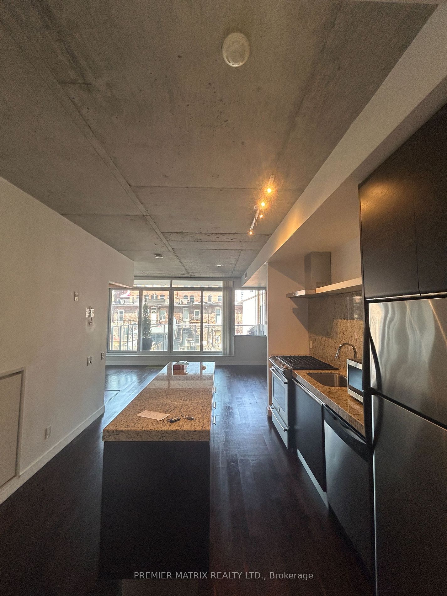 75 Portland St, unit 413 for rent - image #2