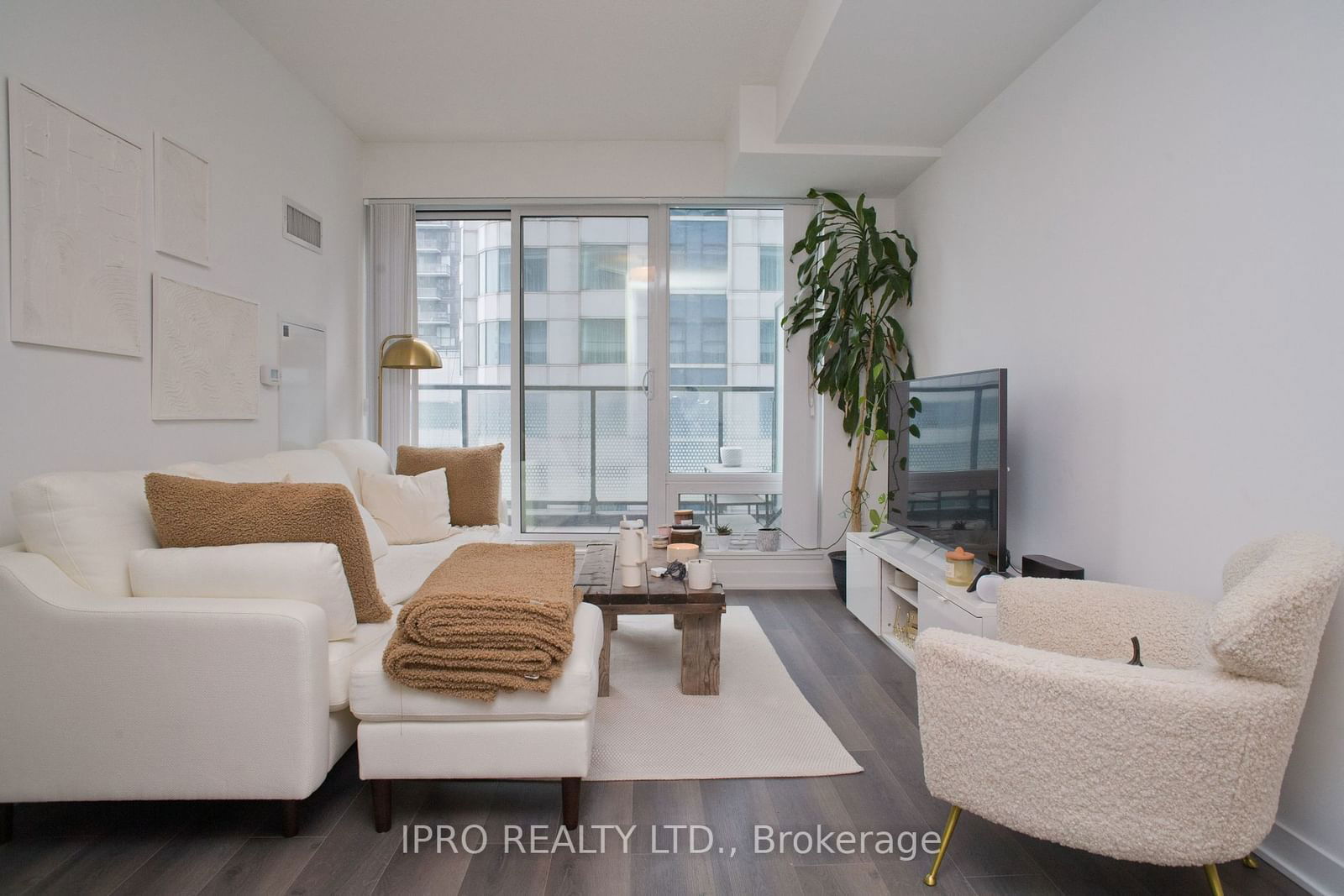 125 Blue Jays Way, unit 1905 for sale - image #10