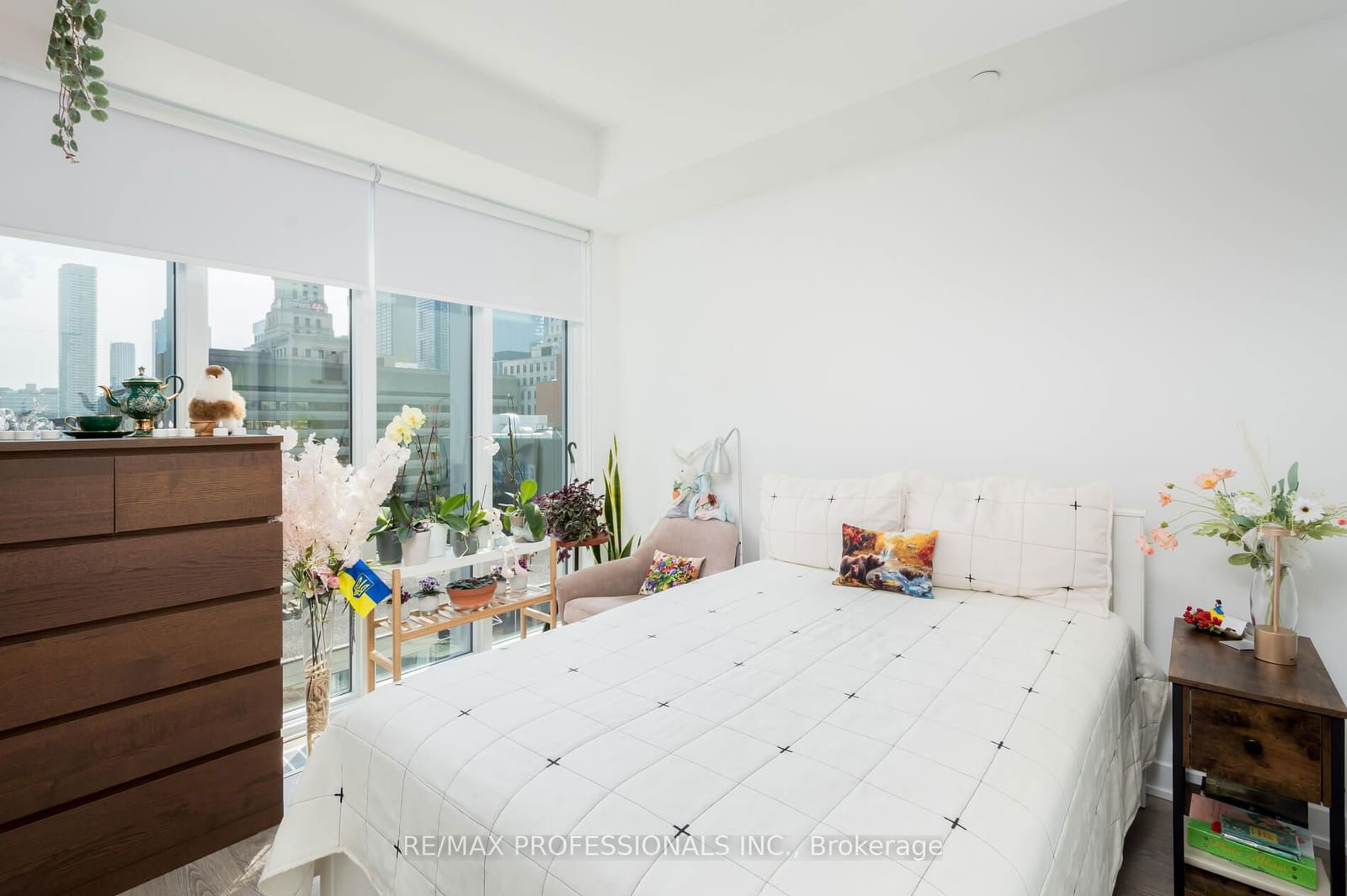 50 McCaul St, unit 1010 for sale - image #18