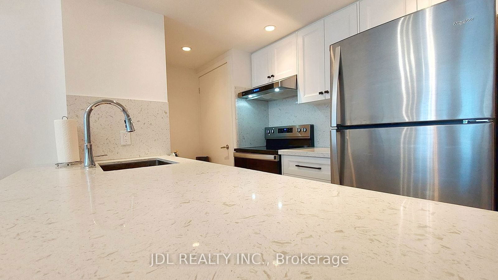 8 York St, unit 1005 for rent - image #2