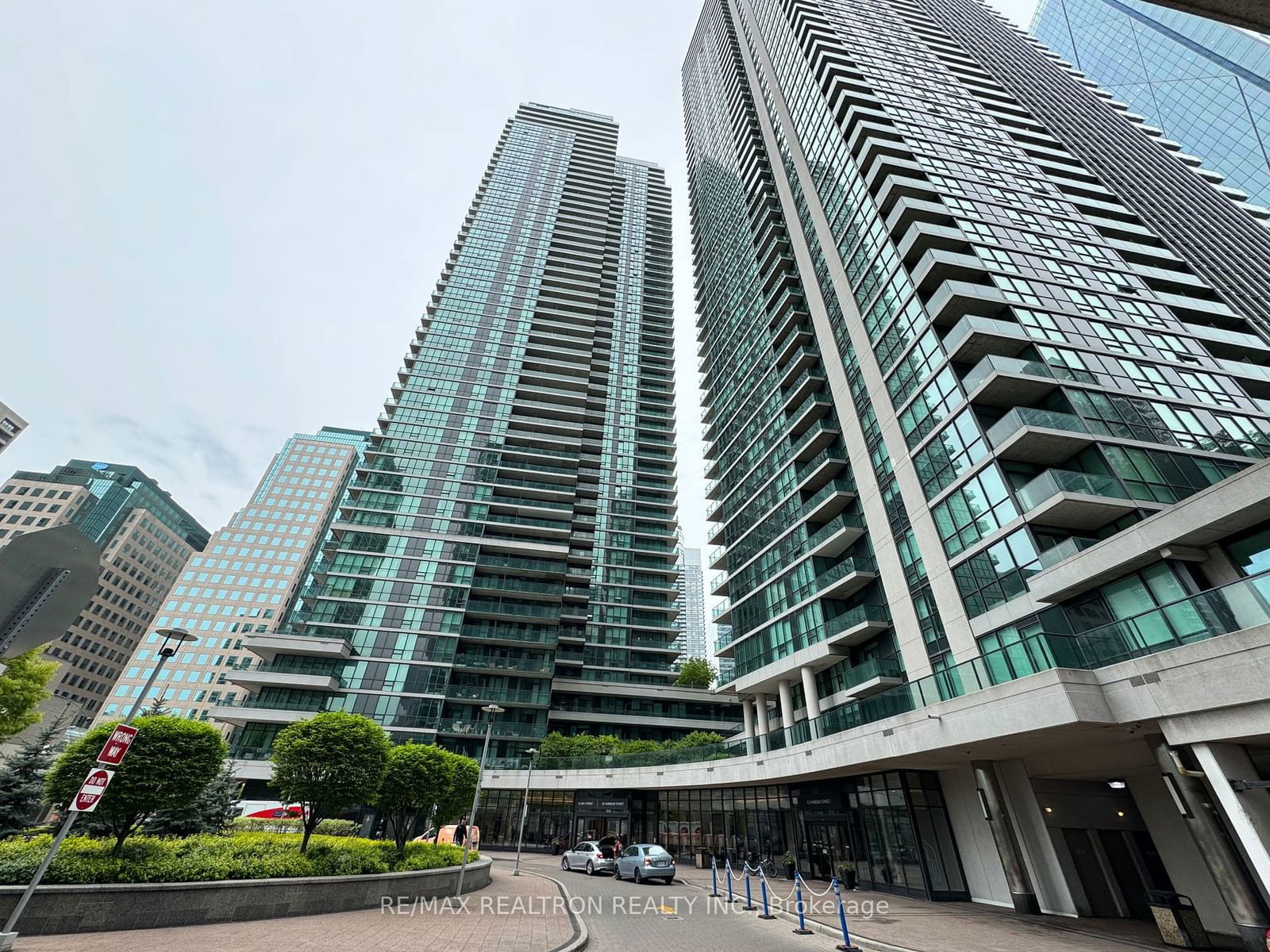 33 Bay St, unit 805 for sale