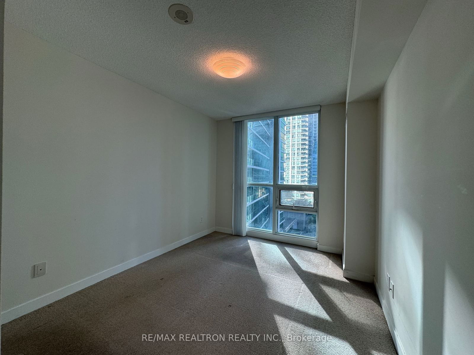 33 Bay St, unit 805 for sale