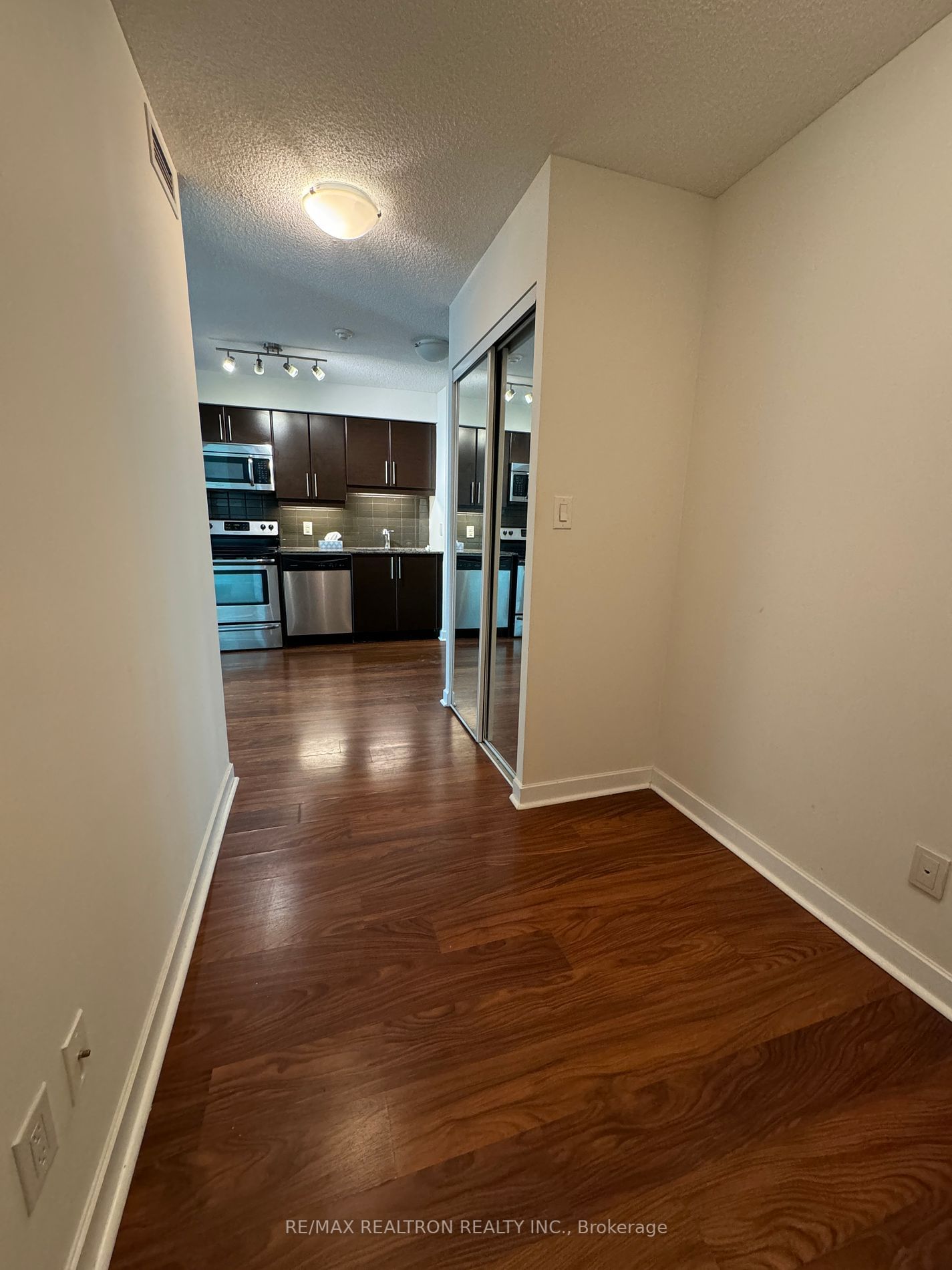 33 Bay St, unit 805 for sale