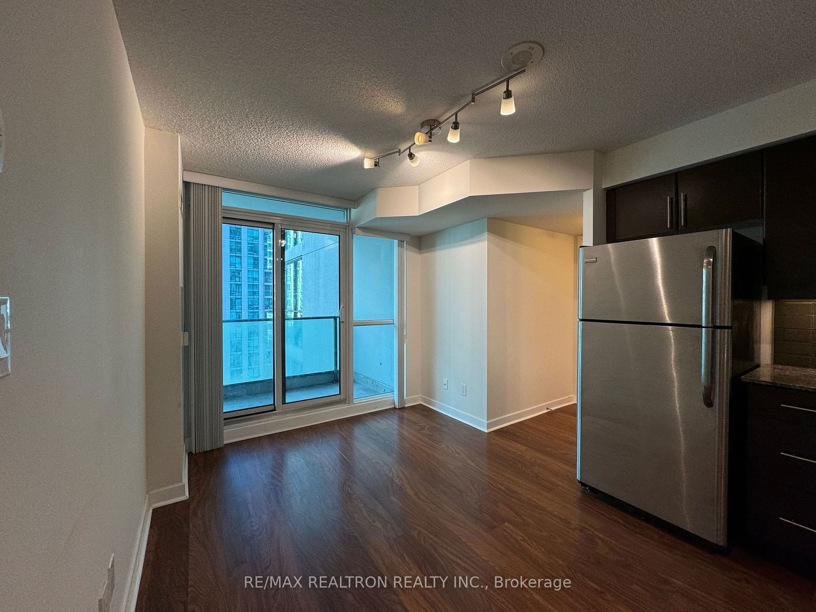 33 Bay St, unit 805 for sale