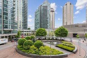 33 Bay St, unit 805 for sale