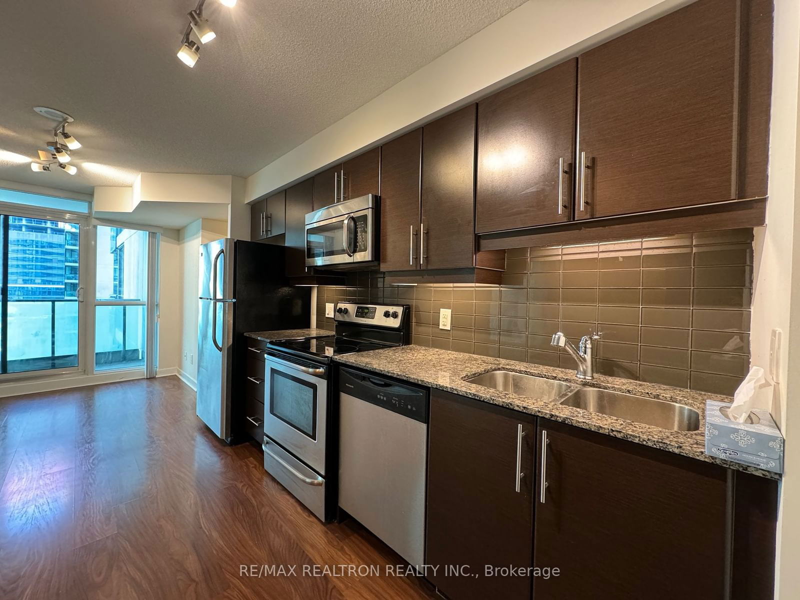 33 Bay St, unit 805 for sale