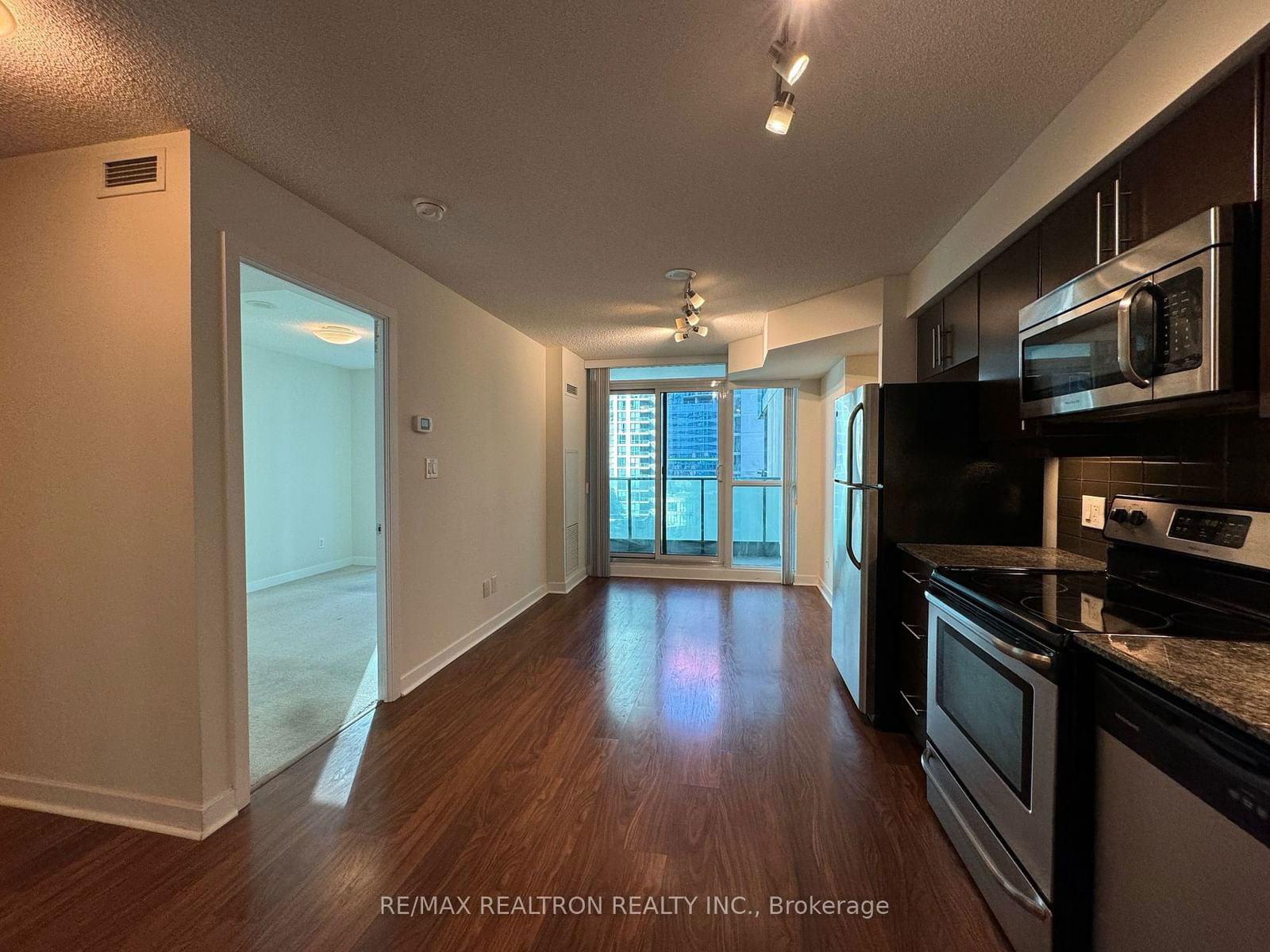 33 Bay St, unit 805 for sale